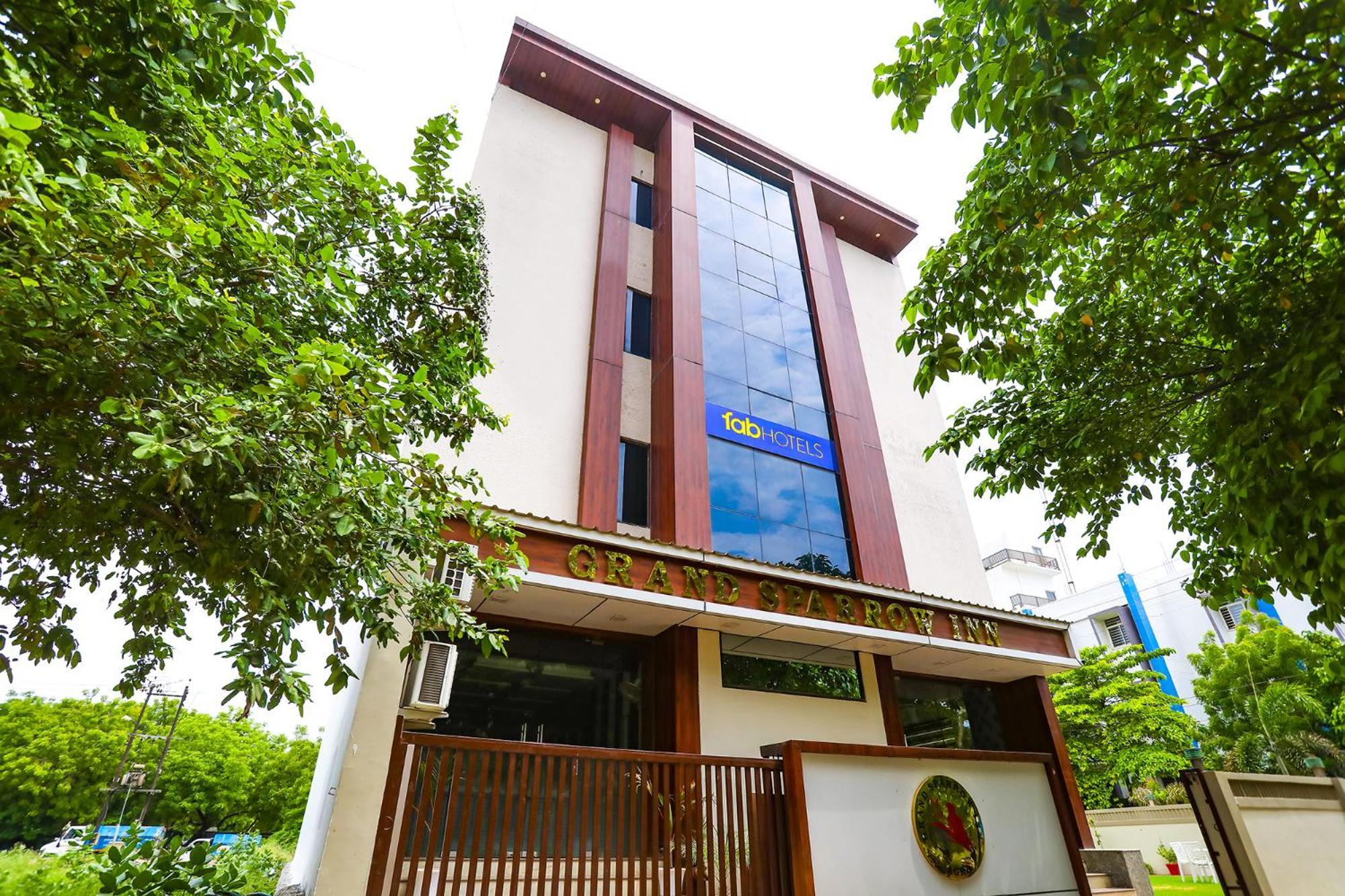 Fabhotel Grand Sparrow Tajganj Exterior photo